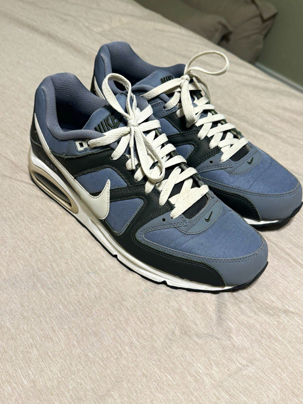 Nike Air Max Gray/Black/White Lace-Up Cushioned Low Top Athletic Sneakers Nike Air Max Gray/Black/White Lace-Up Cushioned Low Top Athletic Sneakers