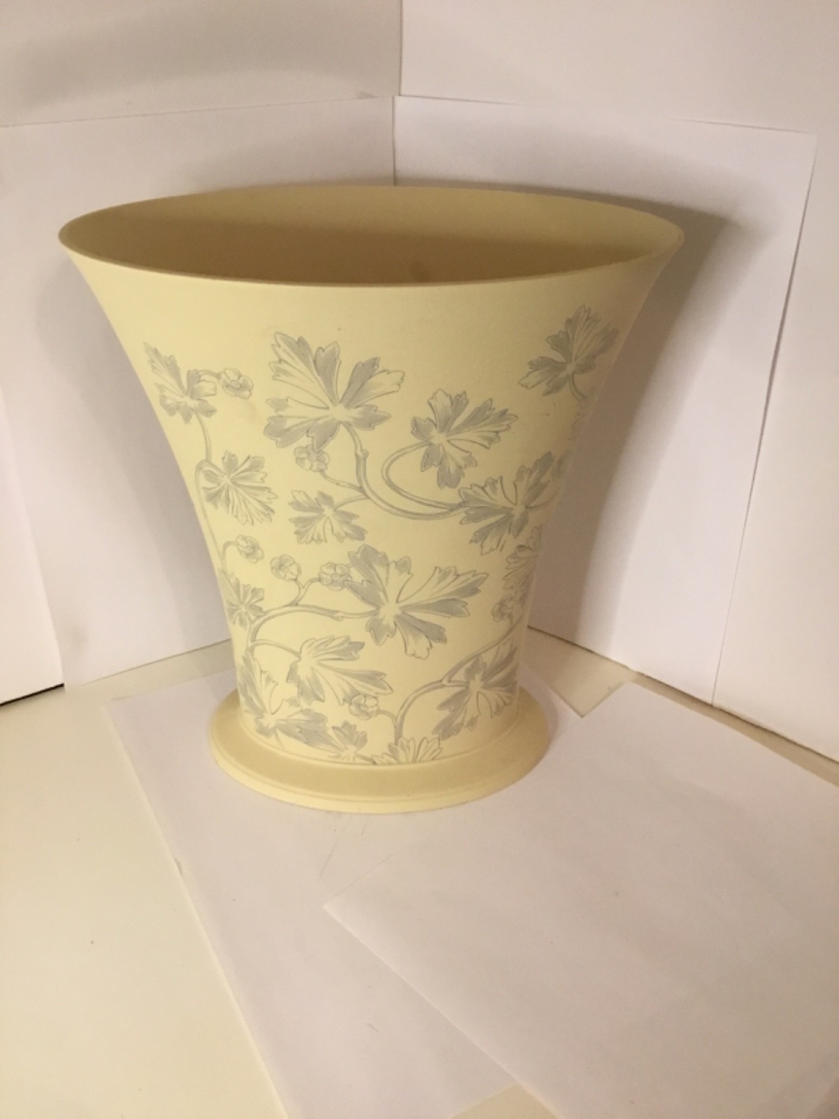 Vintage Wedgwood Matte Yellow Oval Ceramic Spray Vase w Silver Leaf England 10 Vintage Wedgwood Matte Yellow Oval Ceramic Spray Vase w Silver Leaf England 10
