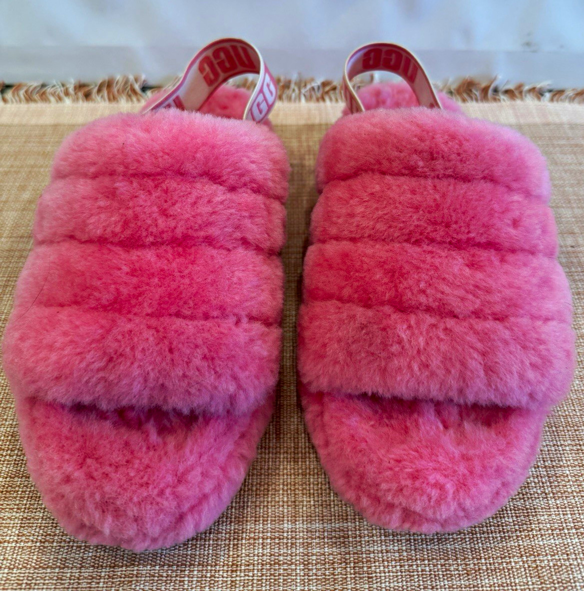 UGG Fluff Yeah Women’s US 6 Pink Shearling Fur Slide Slippers Logo Strap UGG Fluff Yeah Women’s US 6 Pink Shearling Fur Slide Slippers Logo Strap