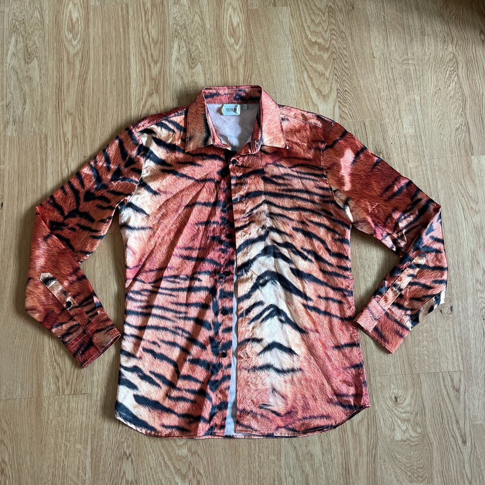 SSS World Corp Tiger Print Satin Top Mens Size L Orange Long Sleeve SS19 Runway SSS World Corp Tiger Print Satin Top Mens Size L Orange Long Sleeve SS19 Runway
