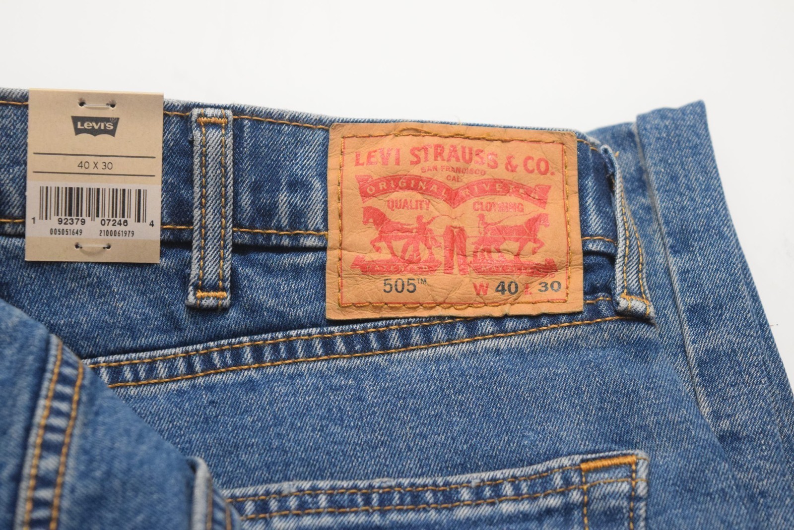 NWT Levi\'s Men\'s 505 Regular Jeans 32x30 Stretch 005051649