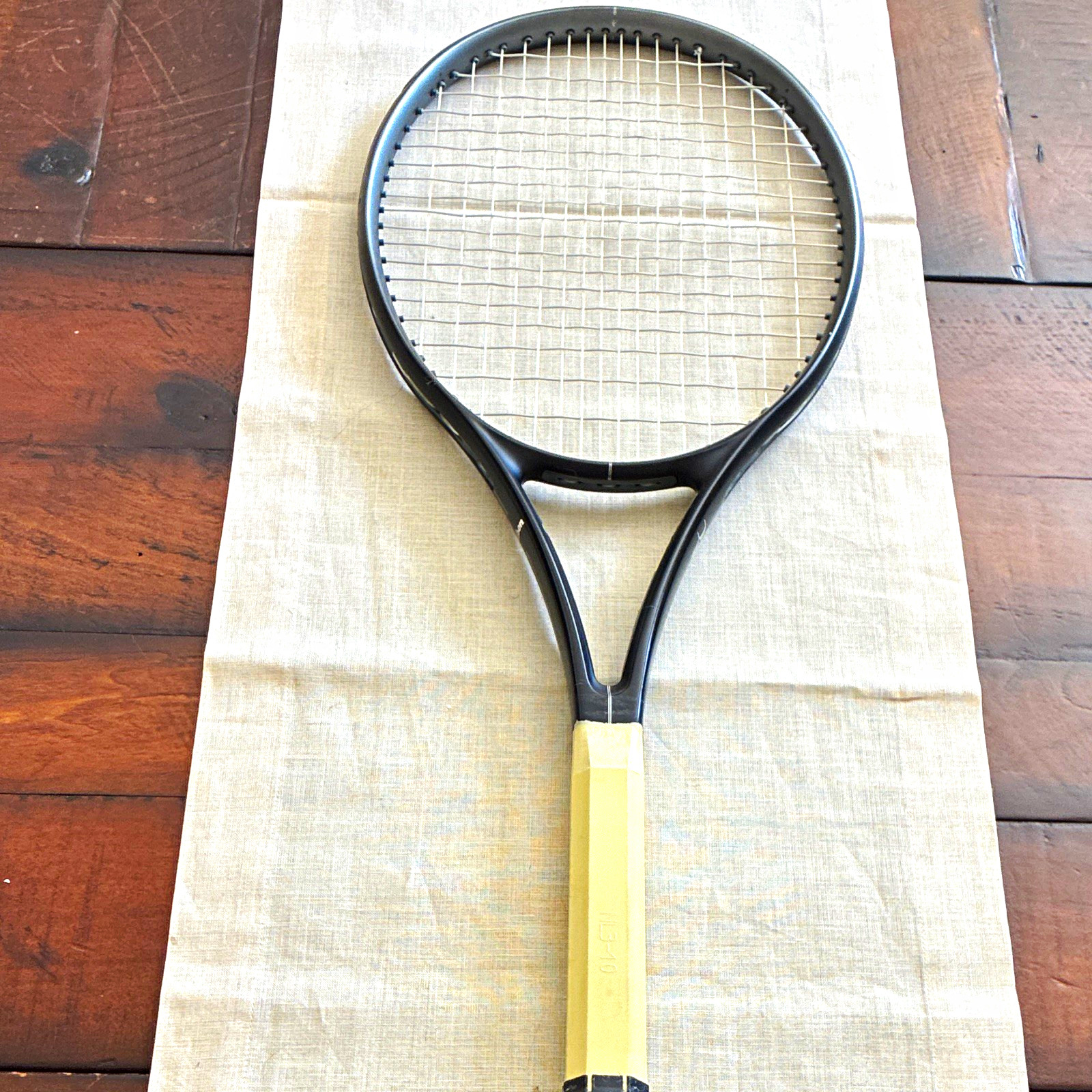 Wilson RF 01 Tennis Racquet 98 in² Head Size 4 3/8Grip Wilson RF 01 Tennis Racquet 98 in² Head Size 4 3/8Grip