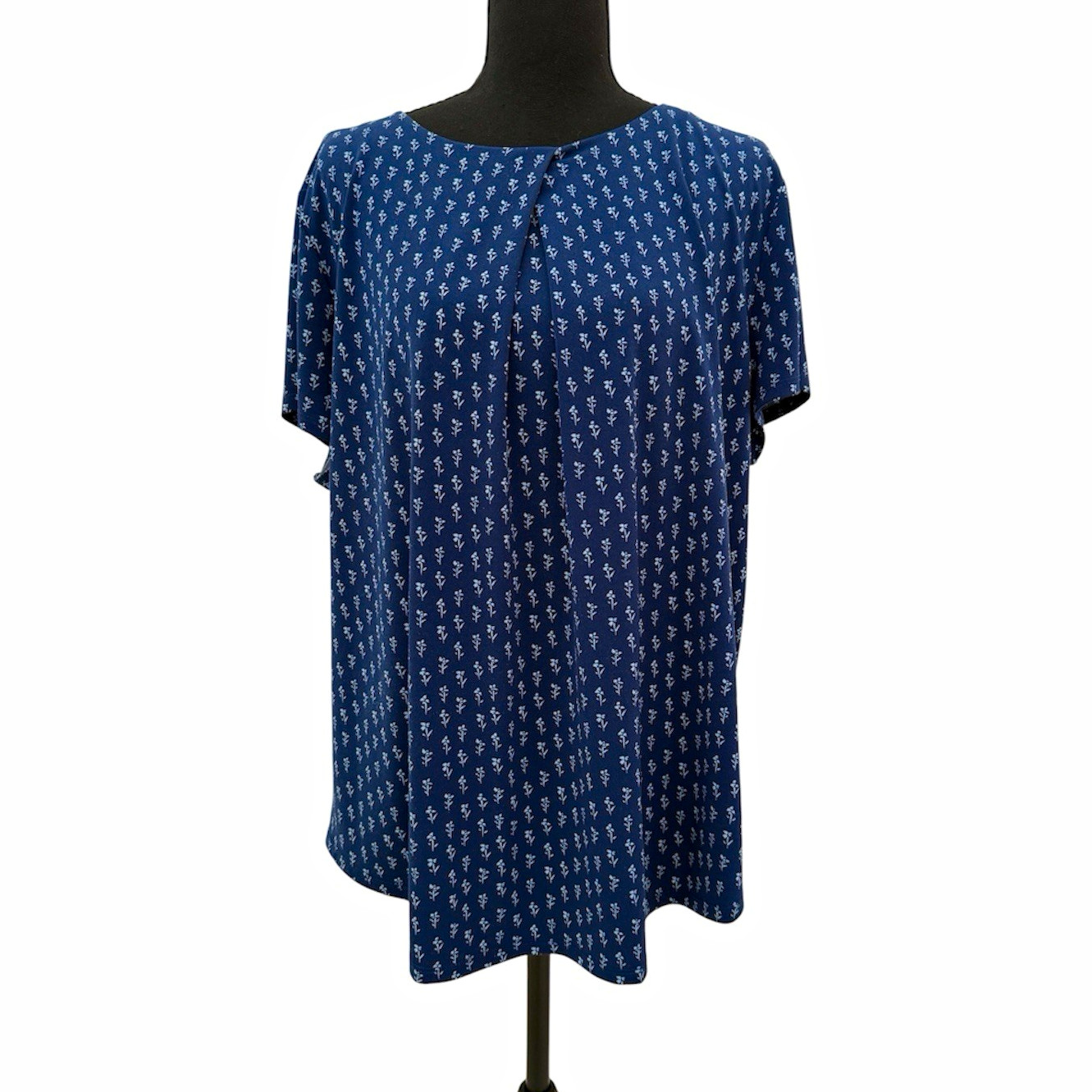 Liz Claiborne Blue/White Floral Knit Keyhole Button Blouse Short Sleeve 2XL Liz Claiborne Blue/White Floral Knit Keyhole Button Blouse Short Sleeve 2XL