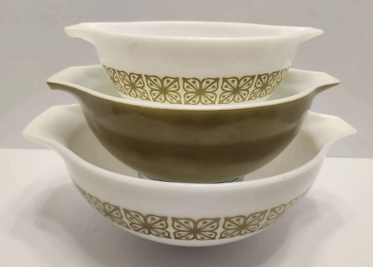 Vintage PYREX Verde Green Square Flower Cinderella Nesting Bowl Set of 3 Vintage PYREX Verde Green Square Flower Cinderella Nesting Bowl Set of 3