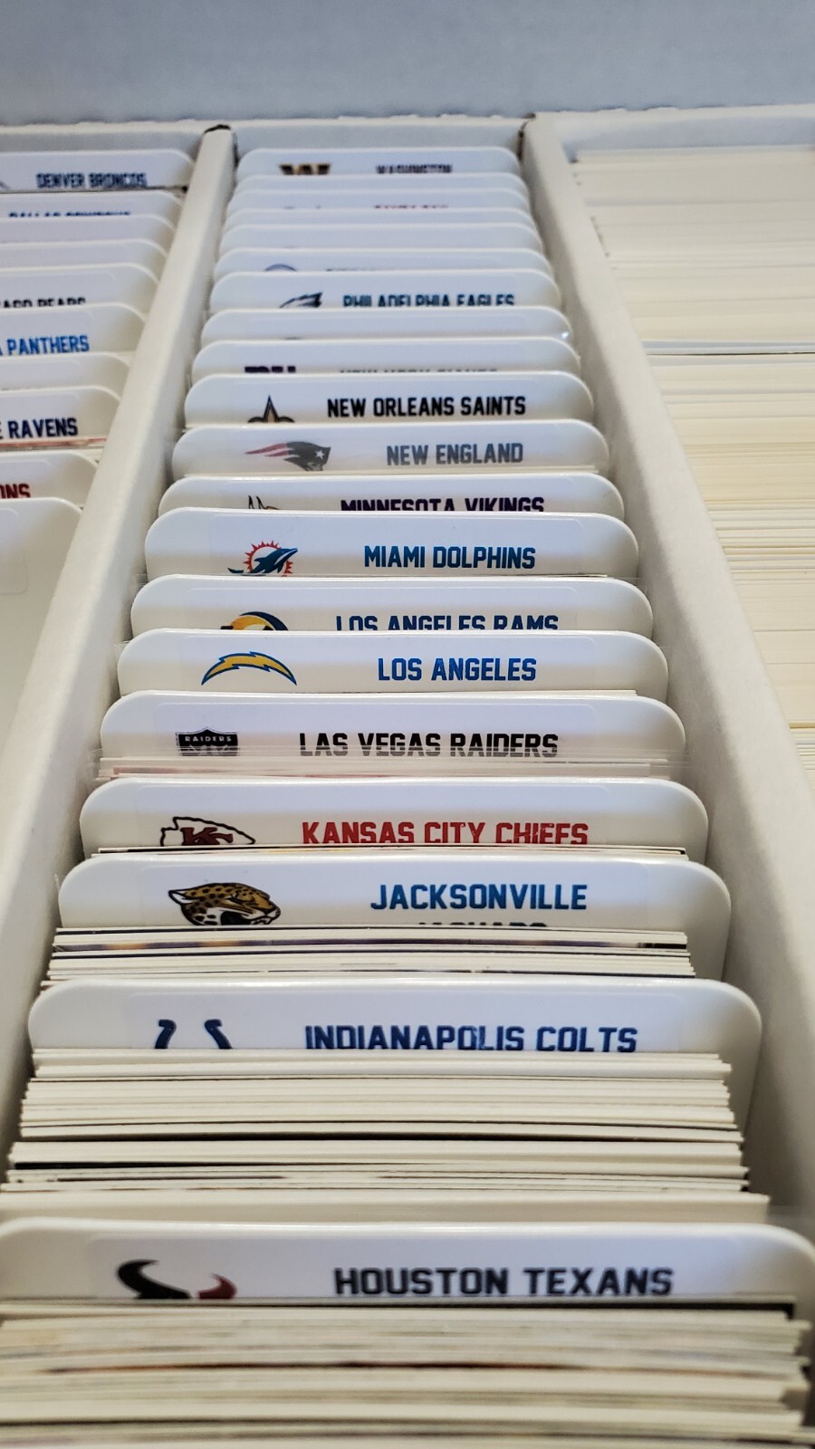 (32) STANDARD Sports Card Dividers with 32 FREE NFL Teams Labels