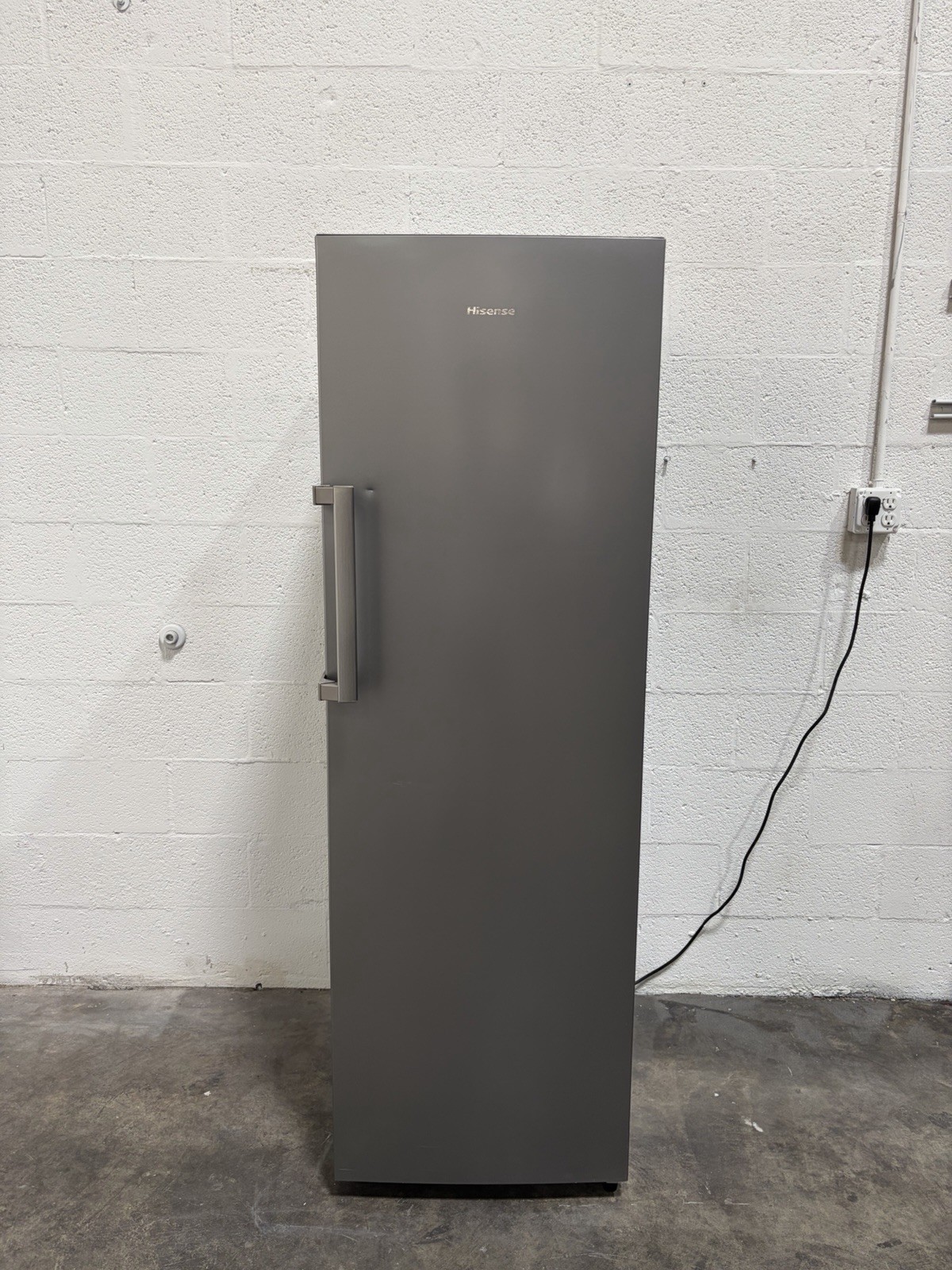 Hisense 10.2 cu. ft. Garage Ready Convertible Upright Freezer HFU101N1AVE Hisense 10.2 cu. ft. Garage Ready Convertible Upright Freezer HFU101N1AVE