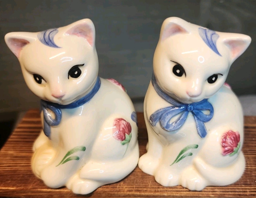 Vintage Lenox Poppies on Blue Barnyard Collection Kitten Salt & Pepper Shakers Vintage Lenox Poppies on Blue Barnyard Collection Kitten Salt & Pepper Shakers