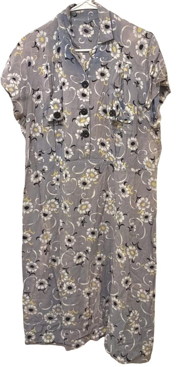 Vintage 1940s Gray Daisy Floral Cotton Day Dress Vintage 1940s Gray Daisy Floral Cotton Day Dress