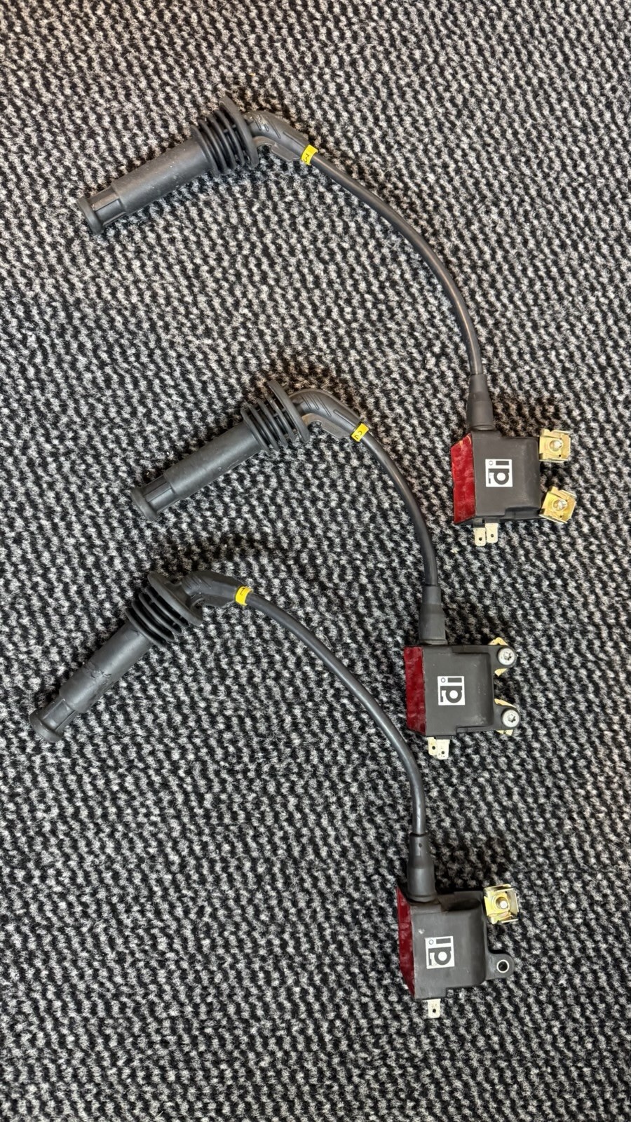 Triumph Thunderbird 900 1999 Coil Set with Leads and Plugs Original OEM Triumph Thunderbird 900 1999 Coil Set with Leads and Plugs Original OEM