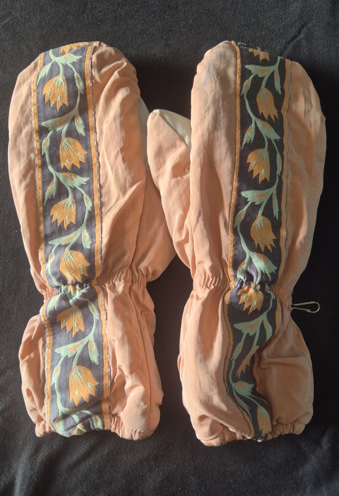 VTG 70s 80s Voodoo Alpine Ski Mittens Salmon Pink Floral Jacquard Snow Gloves