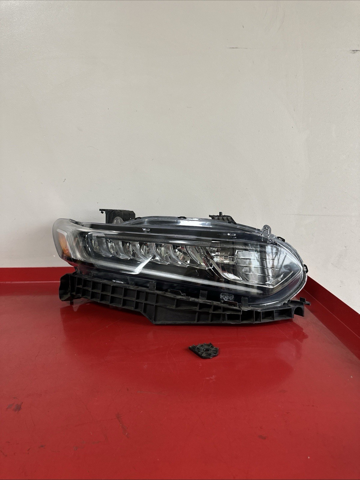2018-2021 Honda Accord Right RH Passenger Headlight OEM Stanley W3367 2018-2021 Honda Accord Right RH Passenger Headlight OEM Stanley W3367