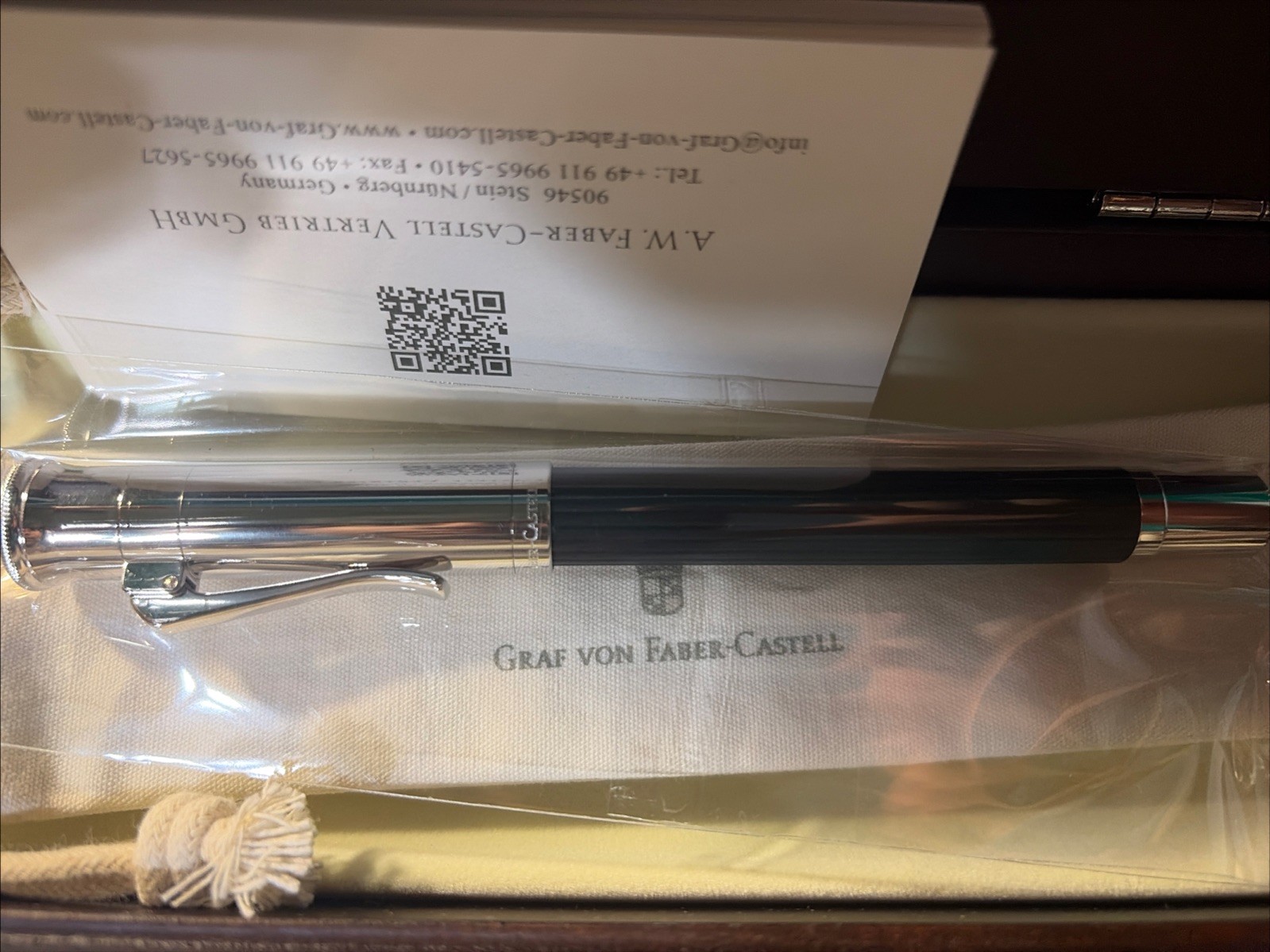 Graf von Faber-Platinum Ebony Fountain Pen EF Nib. BRAND NEW SHIPS ASAP Graf von Faber-Platinum Ebony Fountain Pen EF Nib. BRAND NEW SHIPS ASAP