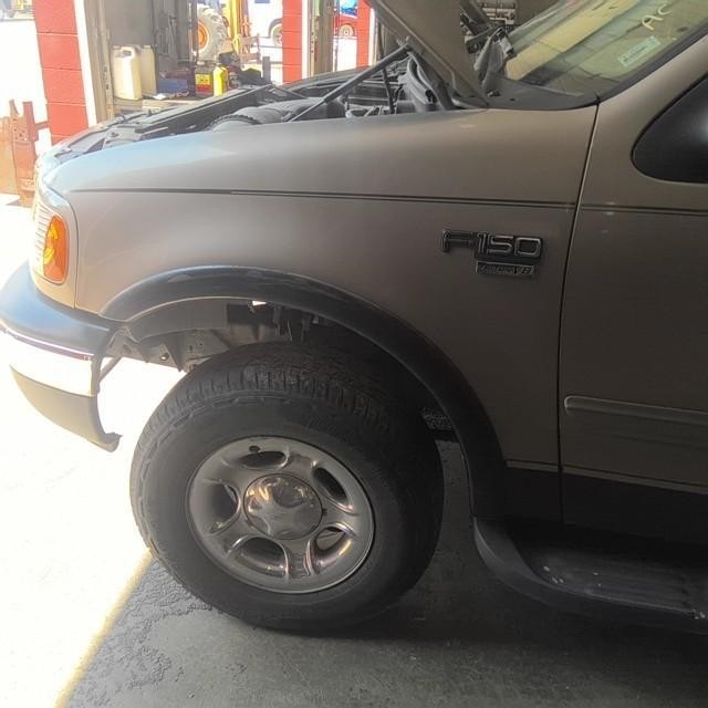 Used Front Left Fender fits: 2001 Ford F150 PICKUP Front Heritage w/wheel lip mo