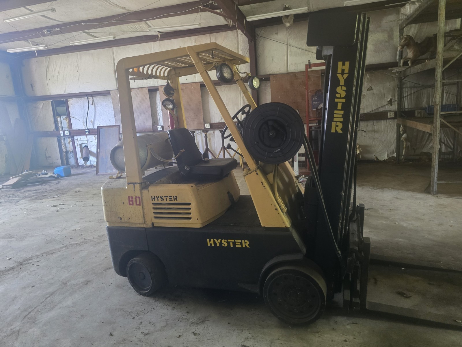 Hyster Model 60 LP Counterbalance Forklift 6,001-7,000 lb Solid Tires Hyster Model 60 LP Counterbalance Forklift 6,001-7,000 lb Solid Tires