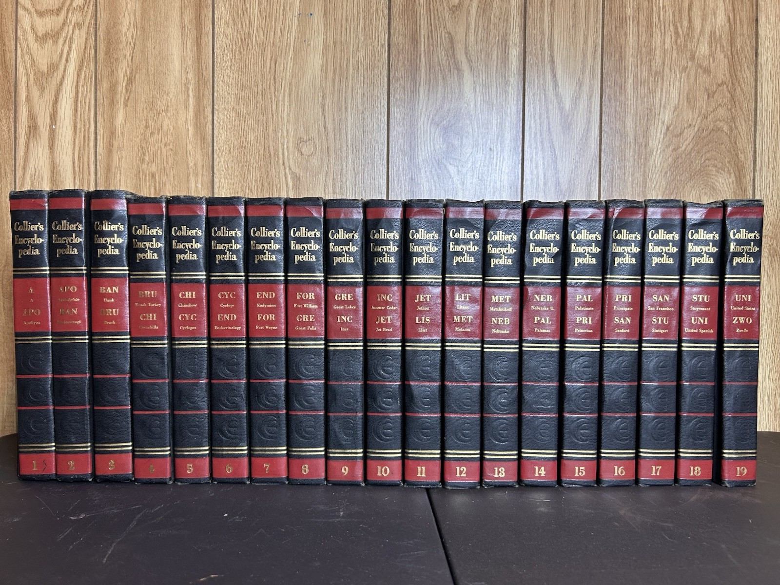 Collier\'s Encyclopedia 1960 Set Vol. 1-19 Very Good Condition Black Leather