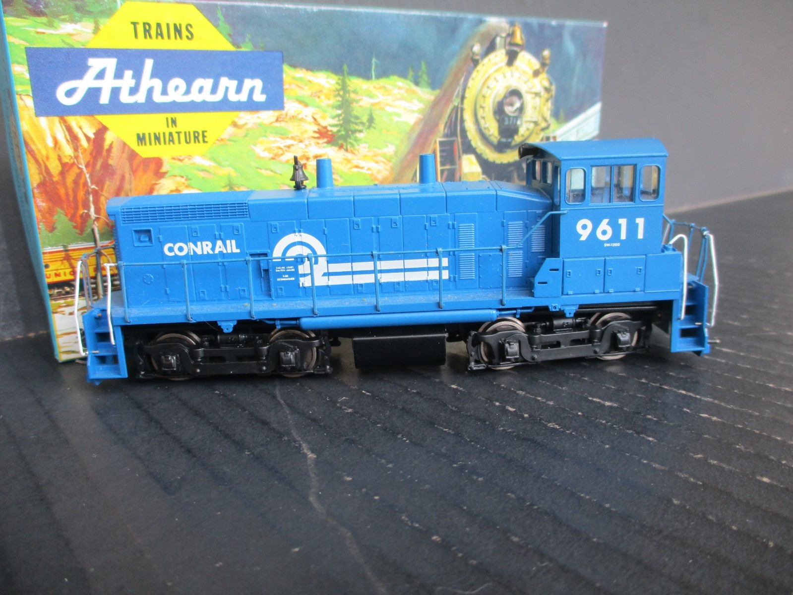 Conrail SW-1500 Athearn Blue Box  #3903 HO Scale Kadees