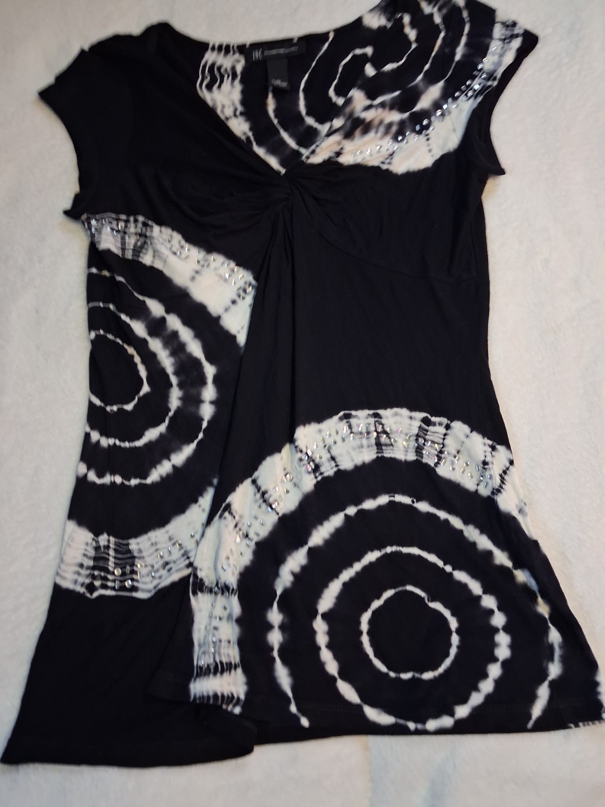 INC.~Womens Black & White Tye Dye Pattern,V-Neck,Bedazzeled Blouse Size M INC.~Womens Black & White Tye Dye Pattern,V-Neck,Bedazzeled Blouse Size M