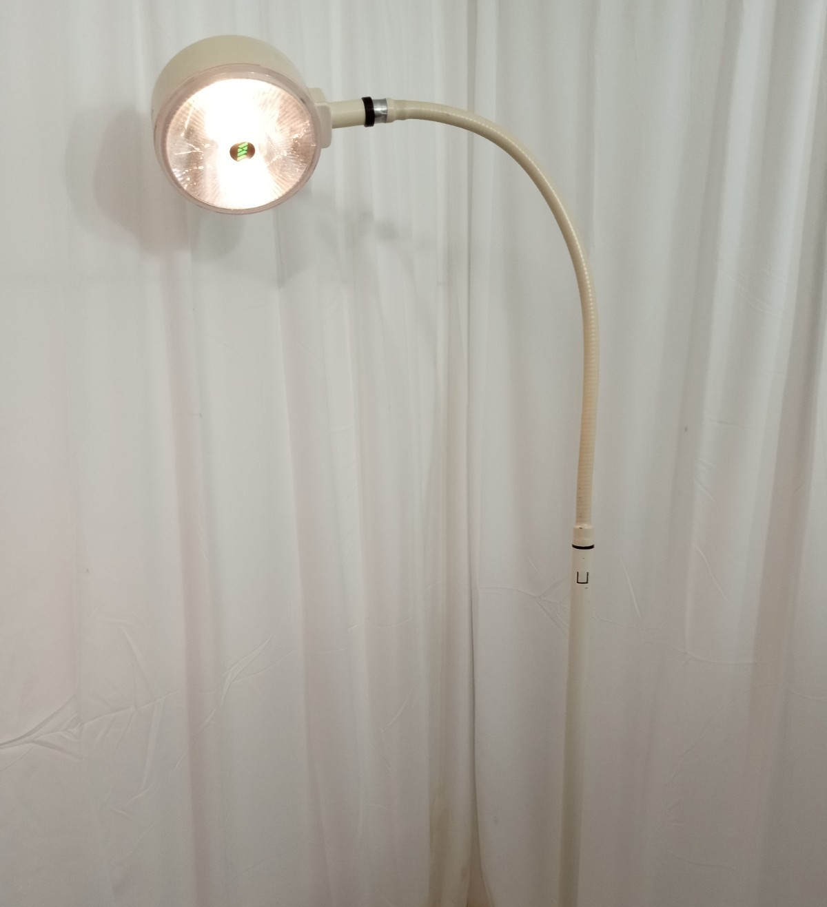 Welch Allyn LS100 Exam Light Floor Standing ****$40 SHIPPING****