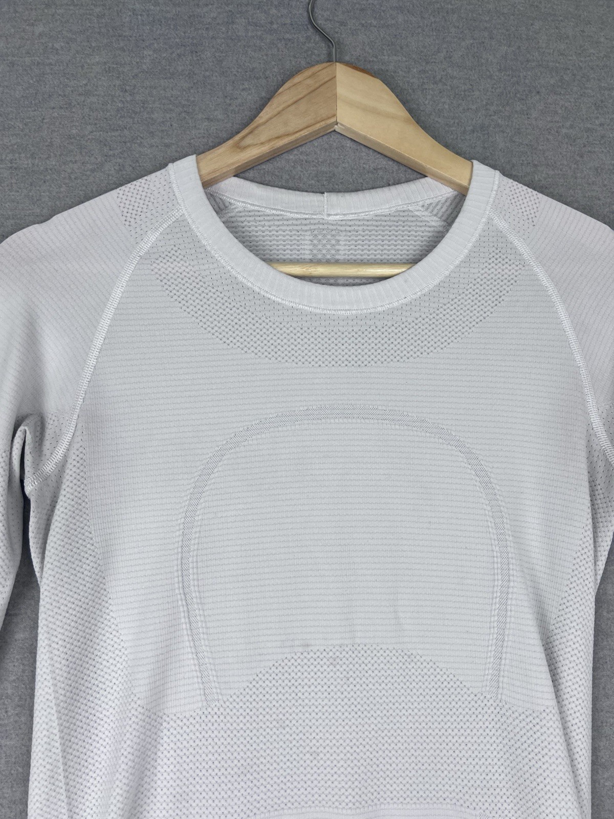 Lululemon Athletica Swift to Stride White Long Sleeve Running Top Sz 6 Lululemon Athletica Swift to Stride White Long Sleeve Running Top Sz 6