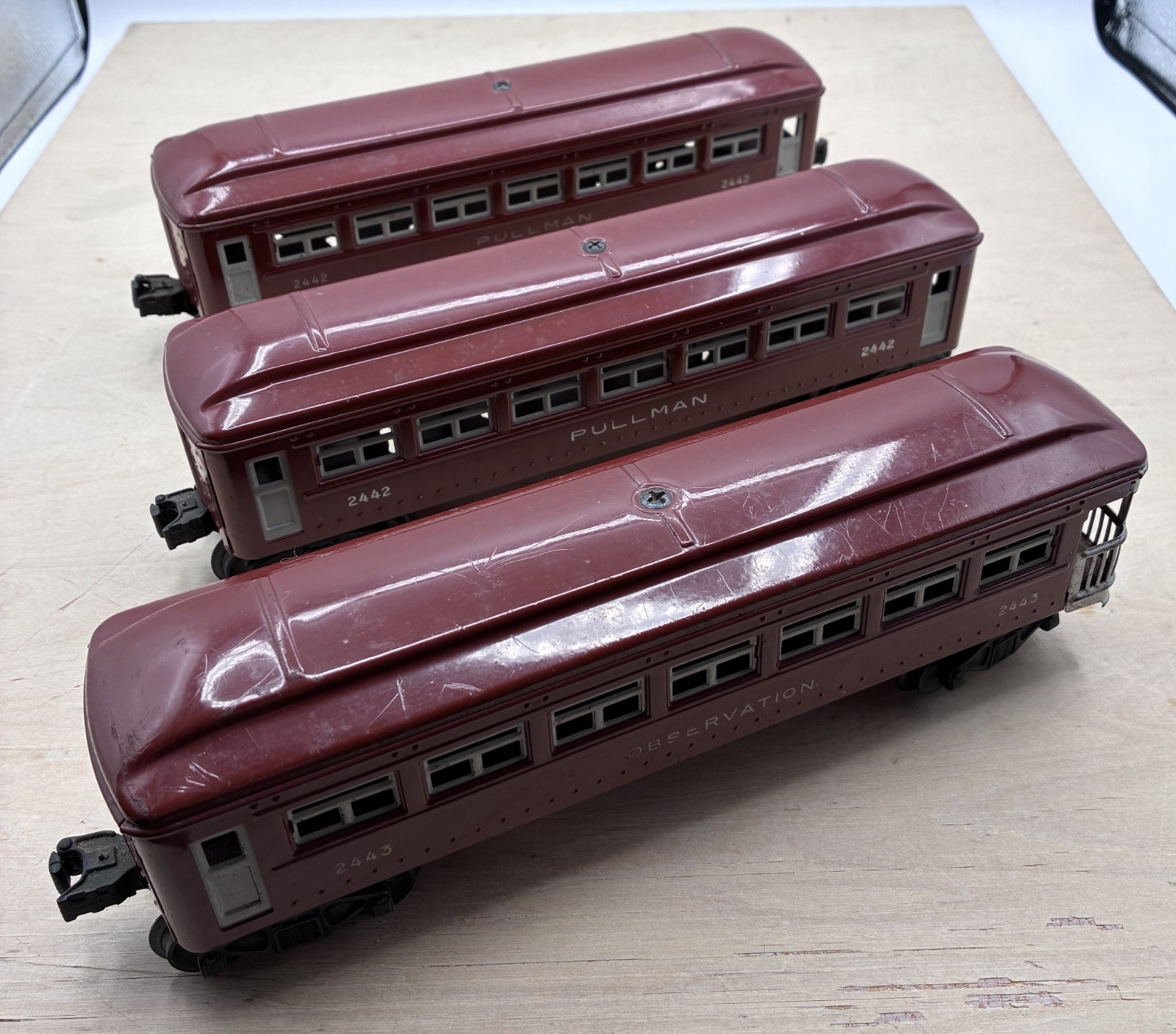 Lionel Trains Pullman Car No. 2442 X2 & Observation Car 2443 X1 Lionel Trains Pullman Car No. 2442 X2 & Observation Car 2443 X1