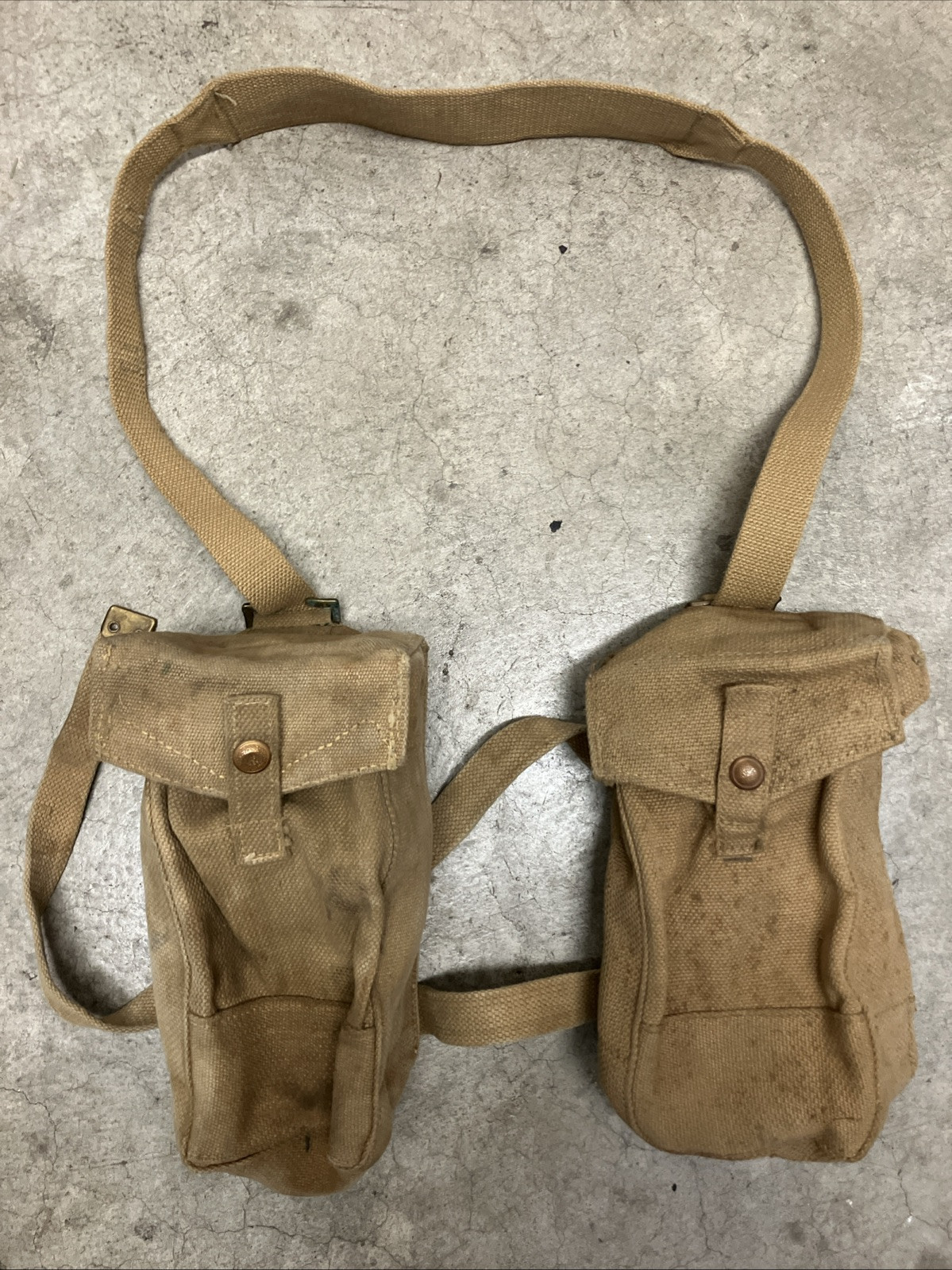 BRITISH MILITARY MAGAZINE POUCHES WITH STRAP BRITISH MILITARY MAGAZINE POUCHES WITH STRAP