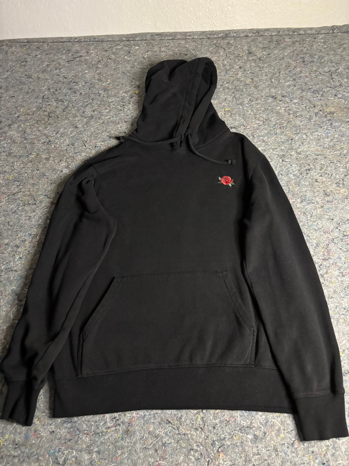 H&M Divided Hoodie Womens Medium Sweatshirt Black Long Sleeves Rose Embroidery H&M Divided Hoodie Womens Medium Sweatshirt Black Long Sleeves Rose Embroidery