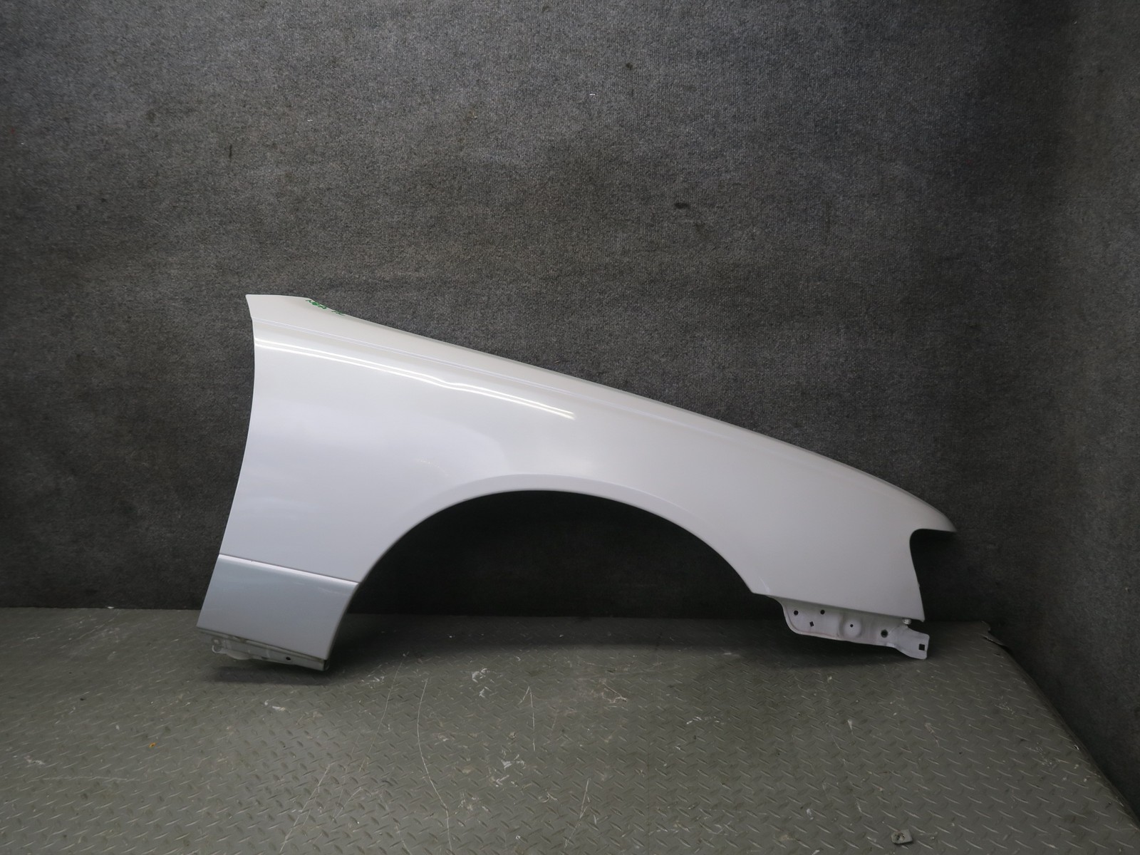 95-97 NISSAN GLORIA HY33 FRONT RIGHT FENDER SHELL PANEL COVER WHITE OEM
