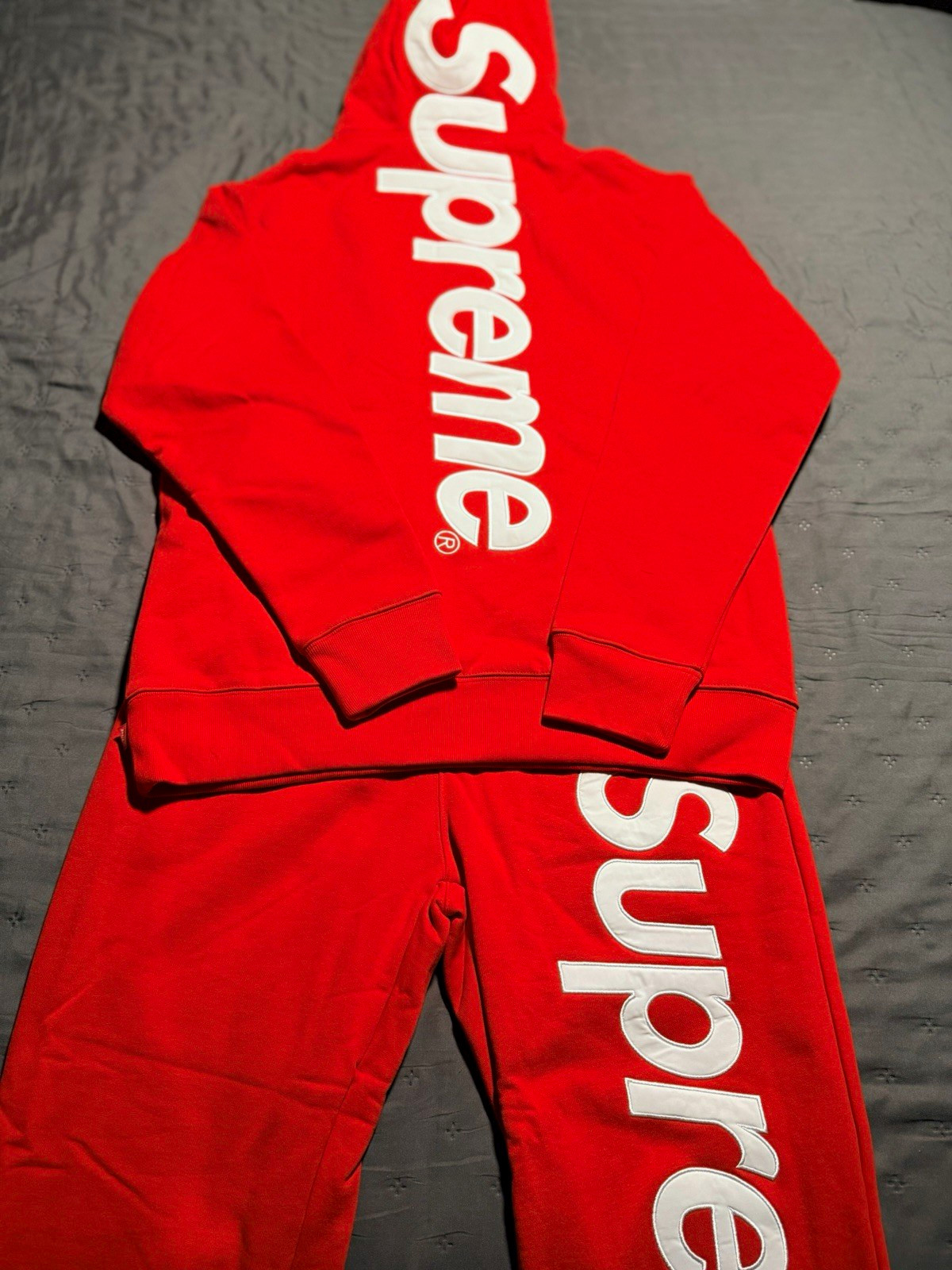 Supreme Men\'s Red 2-Piece Sweatsuit Hoodie & Pants Logo Fleece Cotton L AND XL Supreme Men\'s Red 2-Piece Sweatsuit Hoodie & Pants Logo Fleece Cotton L AND XL