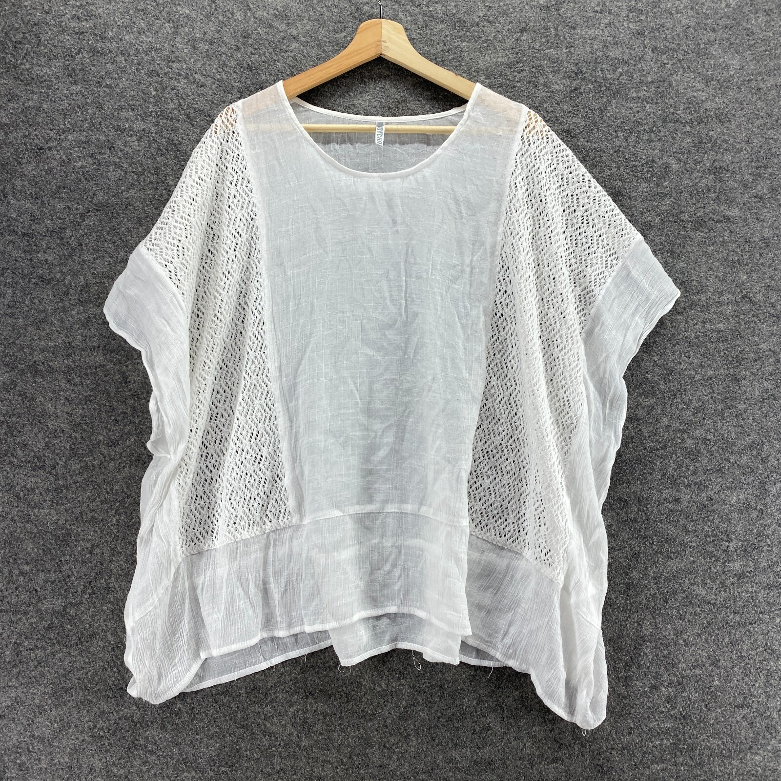 Monoreno Top Women M White Short Sleeve Crew Neck Sheer Pullover Casual Blouse Monoreno Top Women M White Short Sleeve Crew Neck Sheer Pullover Casual Blouse