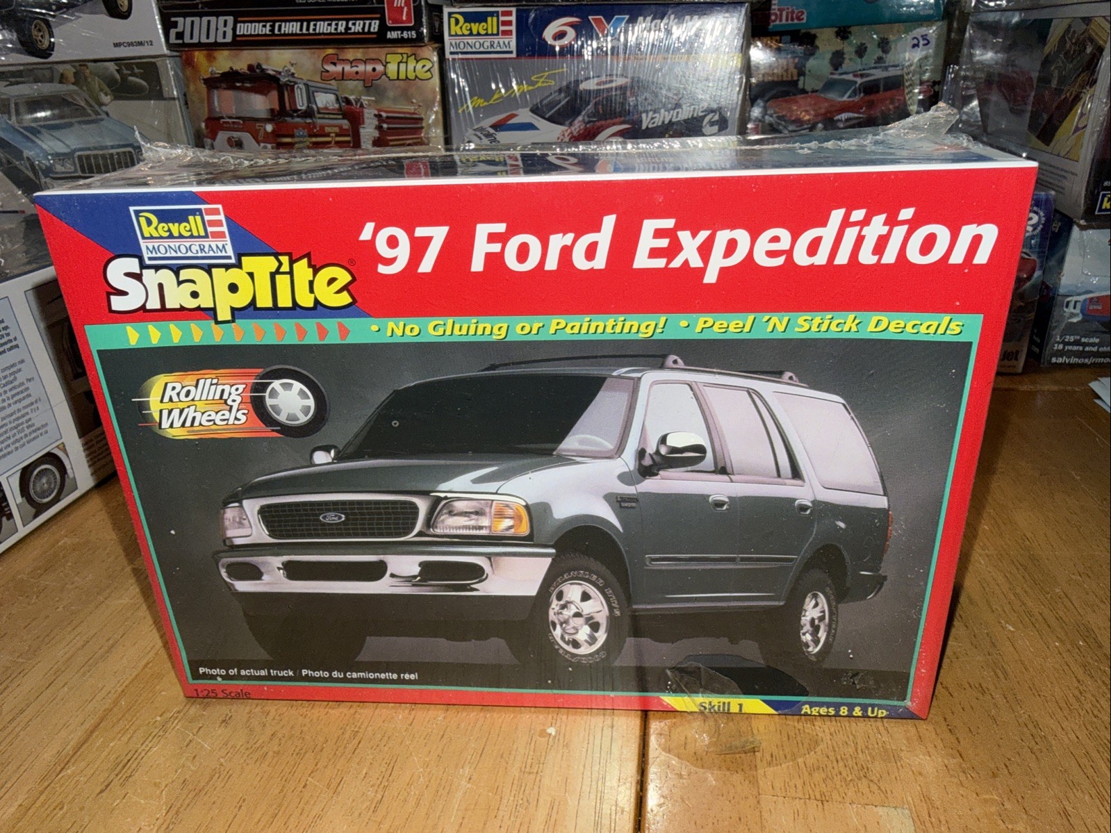 Revell SnapTite \'97 Ford Expedition 1:25 1997 Factory Sealed Model Kit Revell SnapTite \'97 Ford Expedition 1:25 1997 Factory Sealed Model Kit