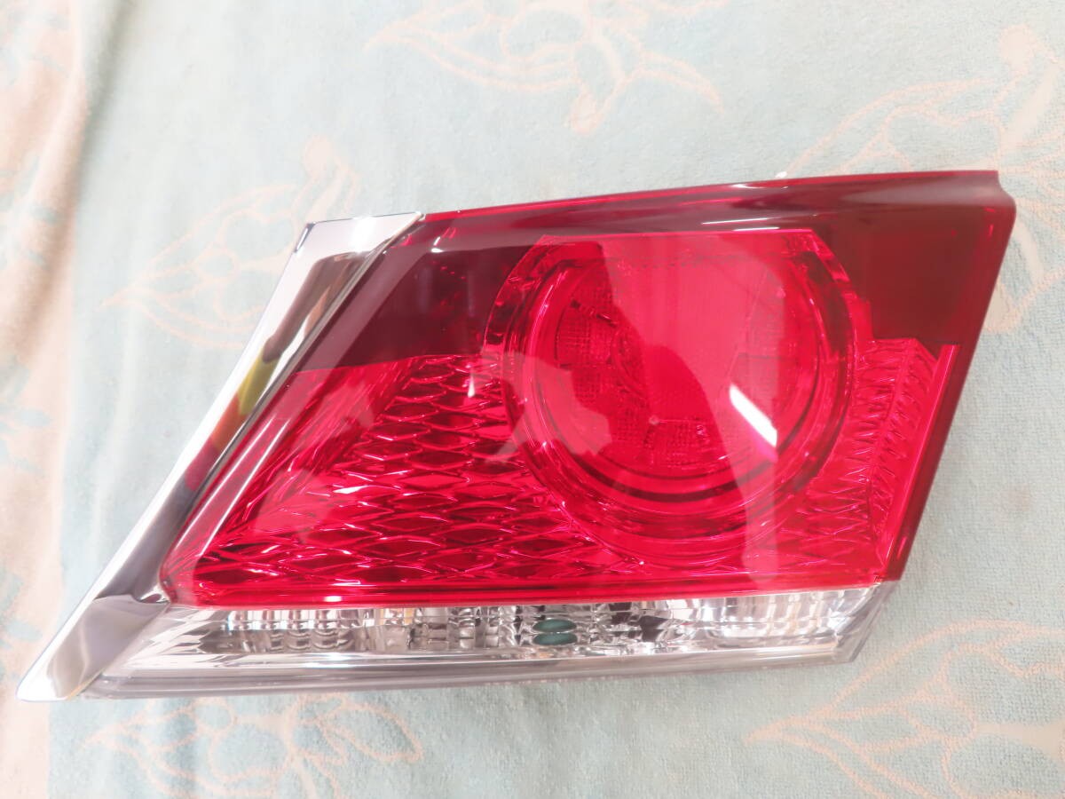 Toyota Crown Athlete right tail lamp inside Stanley 30-407