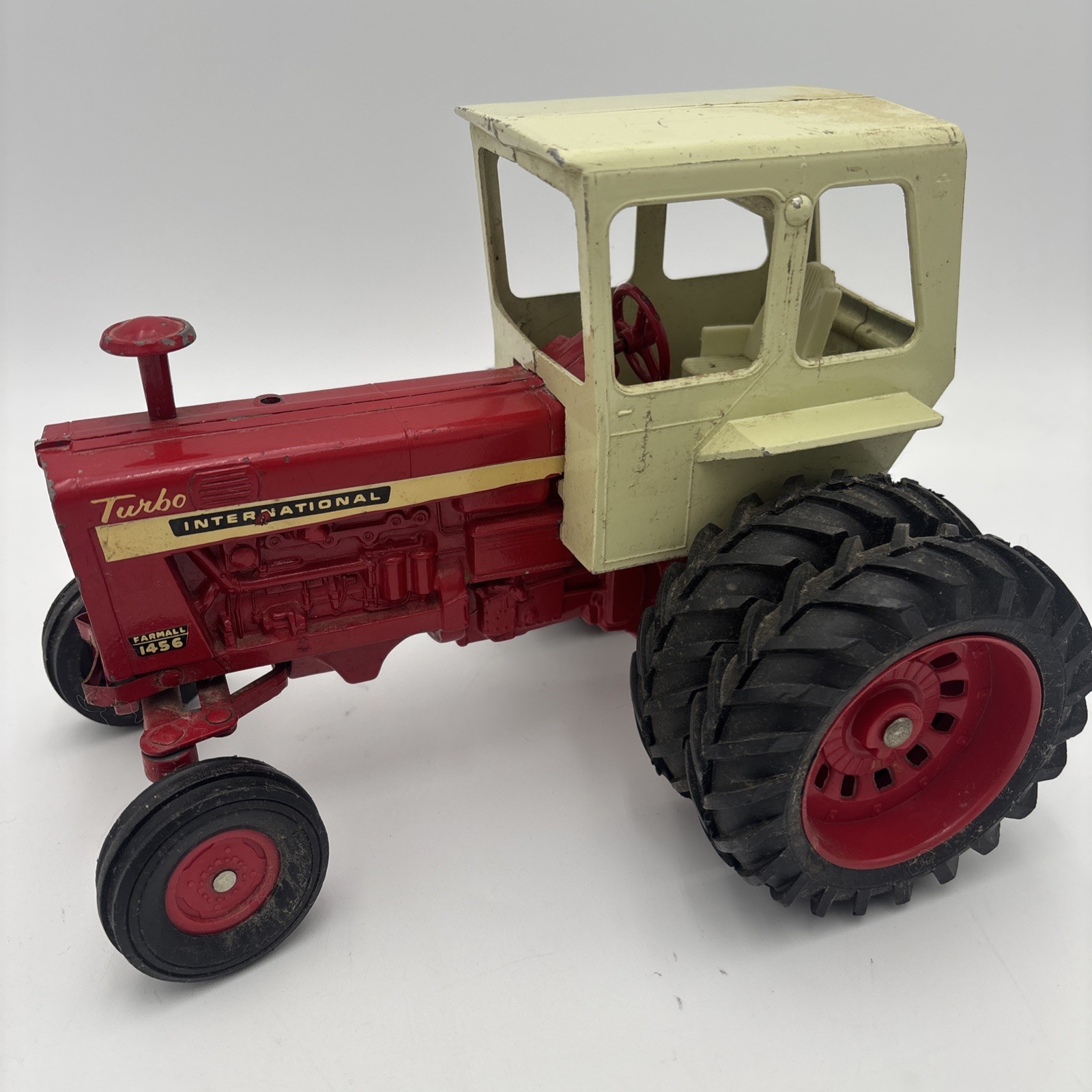Vintage Ertl International Farmall 1456 Turbo Tractor & Cab W/Duals 1:16 Scale Vintage Ertl International Farmall 1456 Turbo Tractor & Cab W/Duals 1:16 Scale