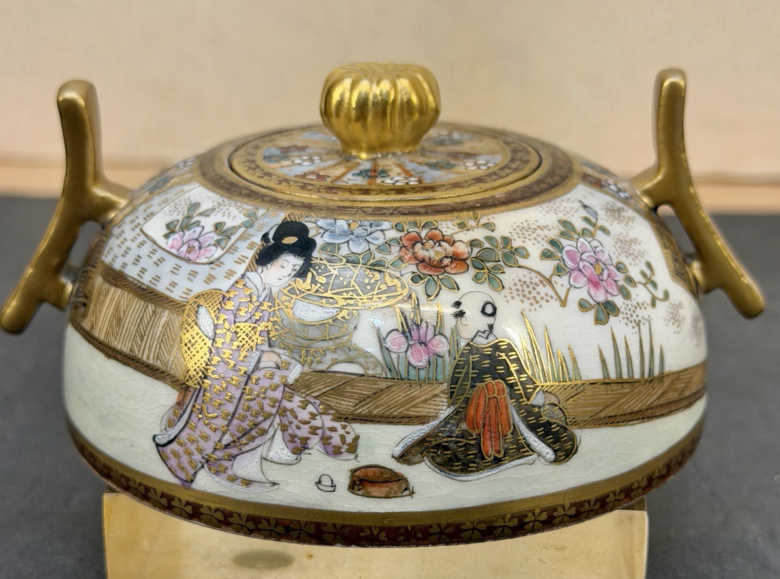 Japanese Meiji Satsuma Jar W/ Impressed Kinkozan Seal 