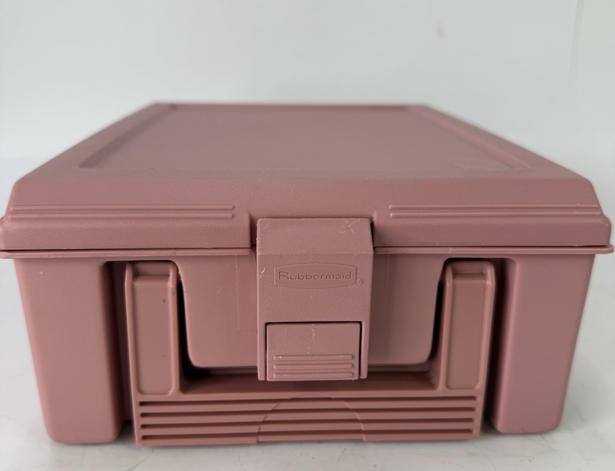 Vintage Rubbermaid Mauve Dusty Rose Storage Box Latch Handle 0185 11.5x8x4
