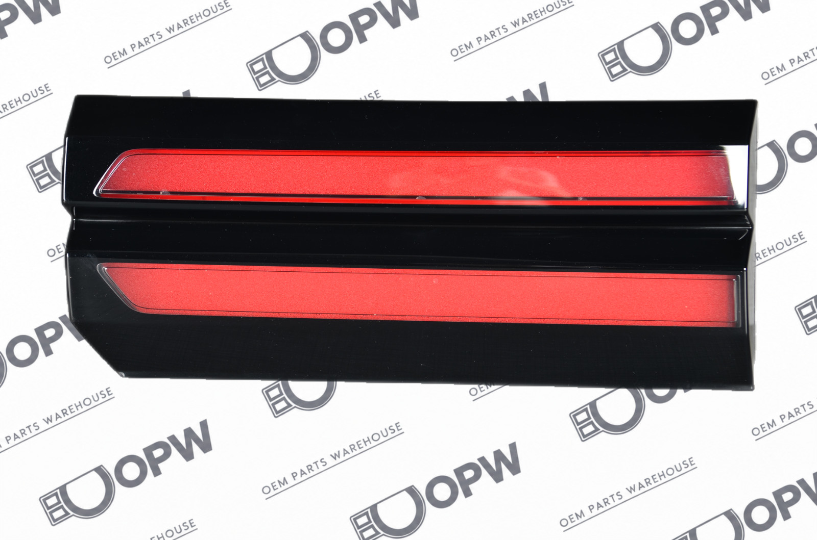 Perfect 2024-26 Chevrolet Traverse Inner LED Taillight w/o Sequential Right OEM Perfect 2024-26 Chevrolet Traverse Inner LED Taillight w/o Sequential Right OEM