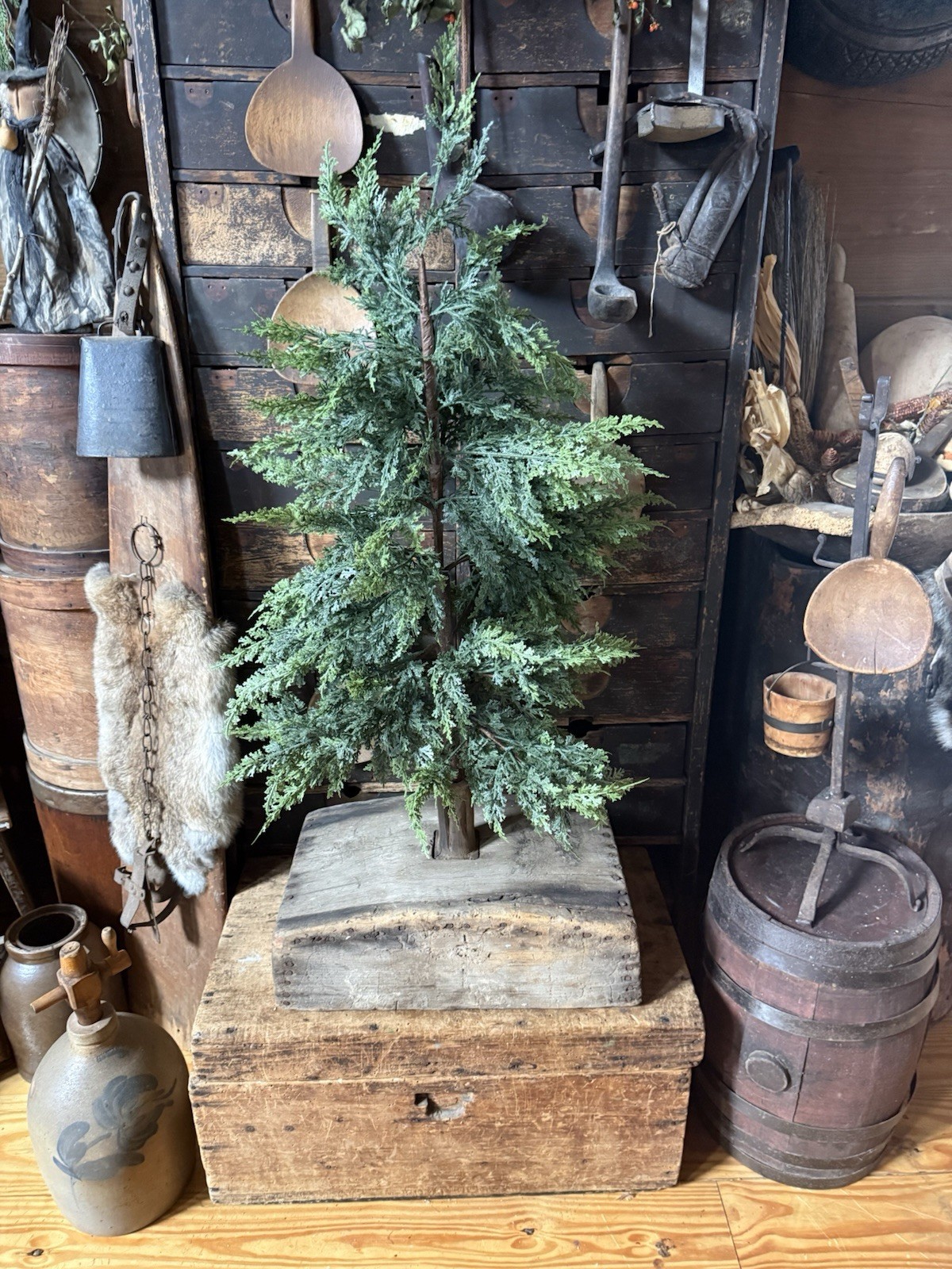 AWESOME Primitive Real Tree Feel Cedar Old Wooden Jack Early Cabin Goods AWESOME Primitive Real Tree Feel Cedar Old Wooden Jack Early Cabin Goods