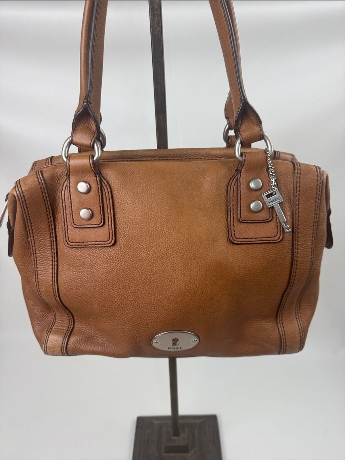 Vintage Fossil Tan brown Leather Double-Handle Satchel Bag Key Charm Zip closure
