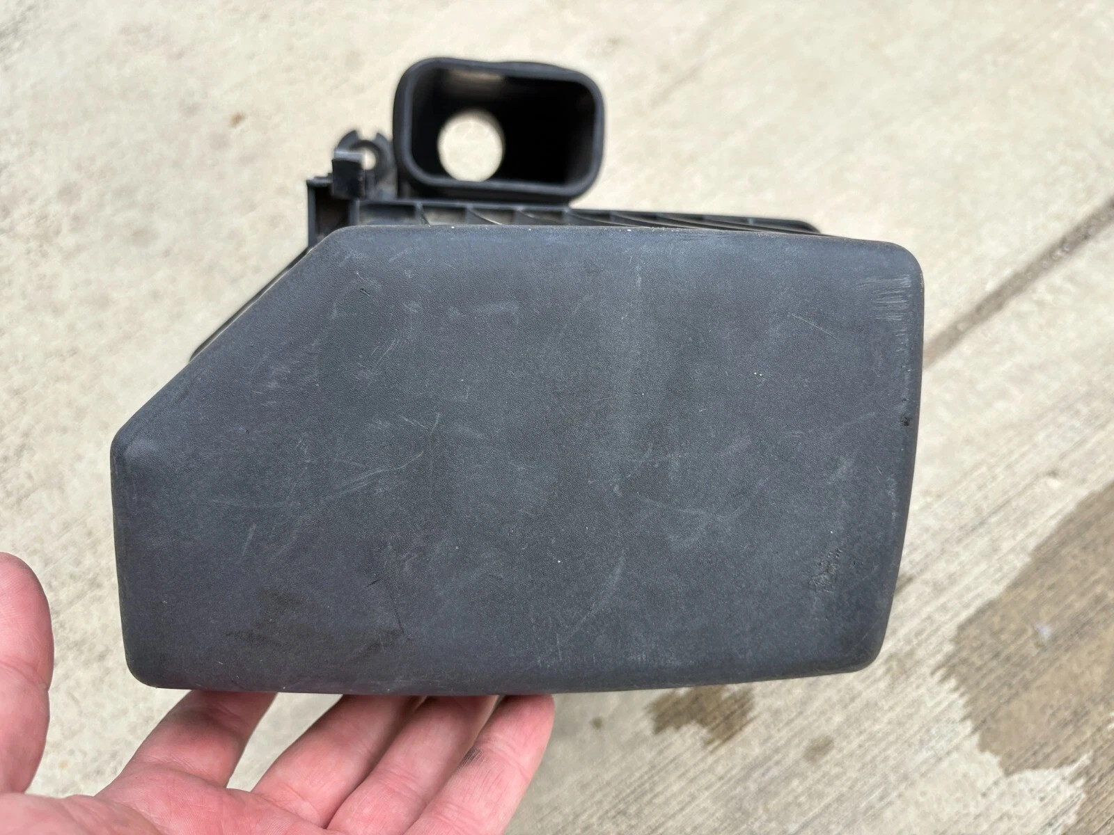 Original - 2012-2013 Kia Soul 2.0L Air Intake Filter Box Housing