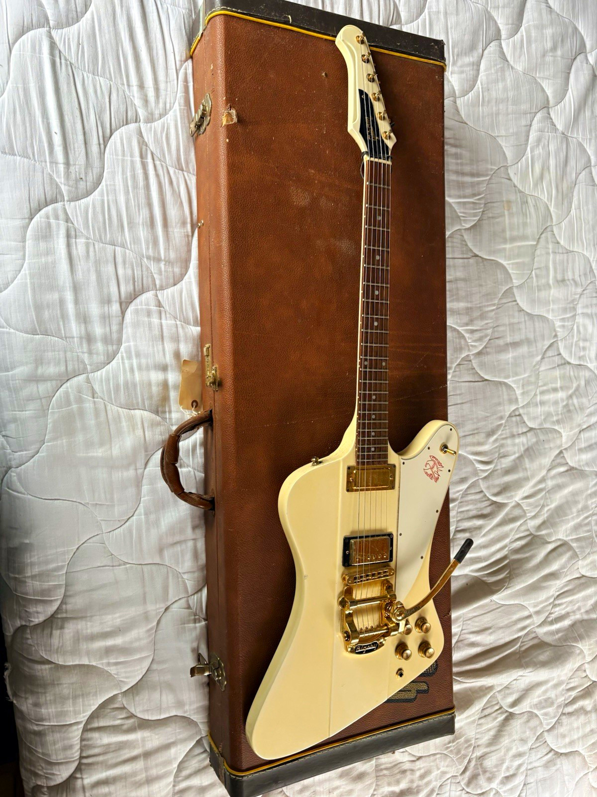 Gibson Firebird 1982 White 6-String Electric Guitar Bigsby Gold w/Hard Case Gibson Firebird 1982 White 6-String Electric Guitar Bigsby Gold w/Hard Case