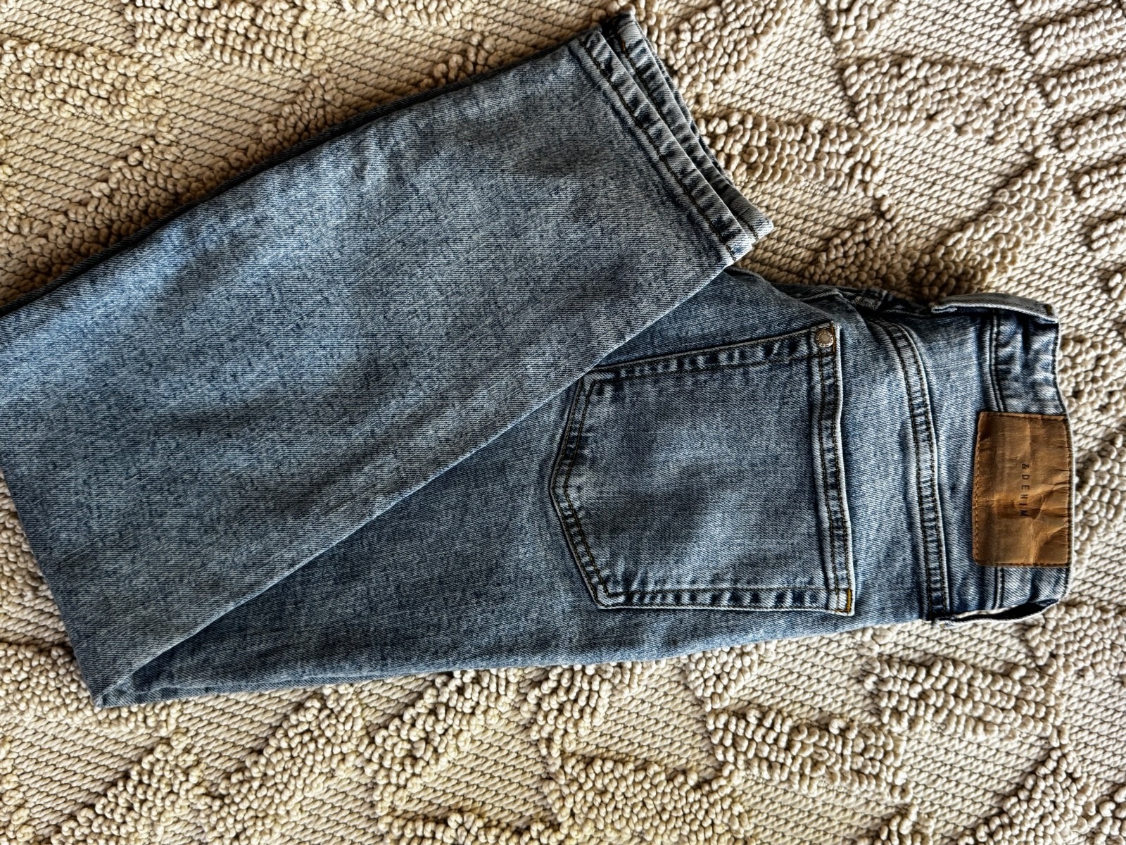 H&M Light Blue Wash Straight Leg Jeans H&M Light Blue Wash Straight Leg Jeans