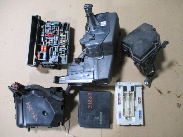 2018 BMW X1 Engine Compartment Fuse Box OEM 83K Miles (LKQ~469371549)