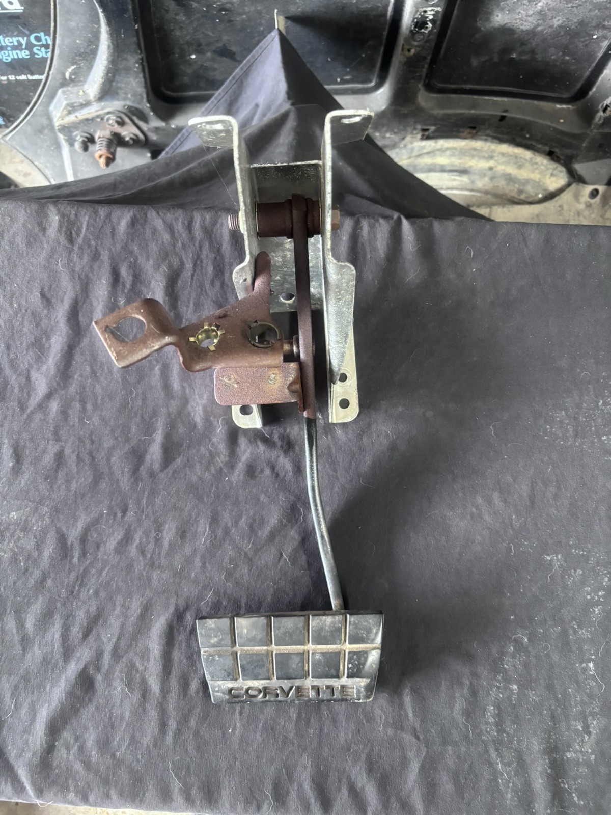 90-96 CHEVROLET CORVETTE C4 BRAKE PEDAL W/ BRACKET OEM 90-96 CHEVROLET CORVETTE C4 BRAKE PEDAL W/ BRACKET OEM