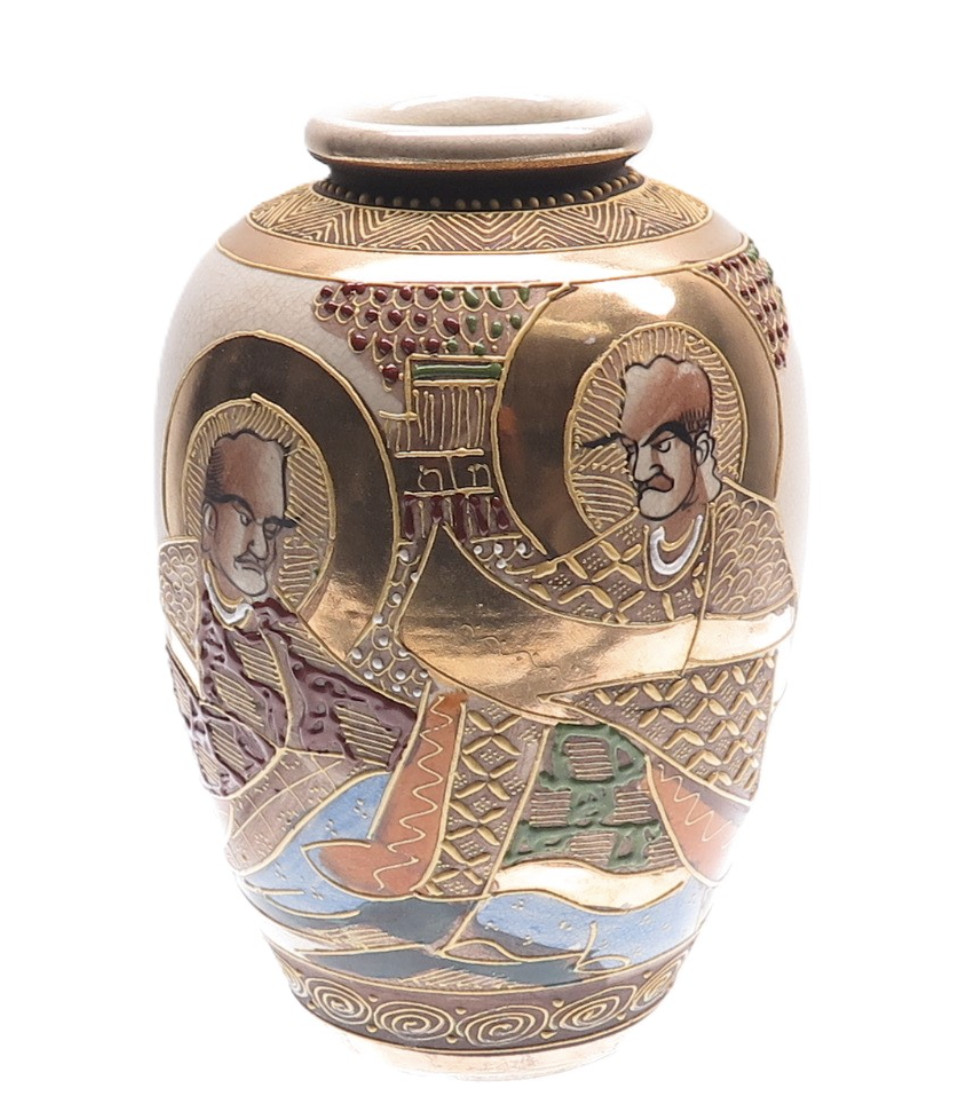 Antique Late XIX Gold-Painted Storyteller Collectable Japanese Satsuma Vase Antique Late XIX Gold-Painted Storyteller Collectable Japanese Satsuma Vase