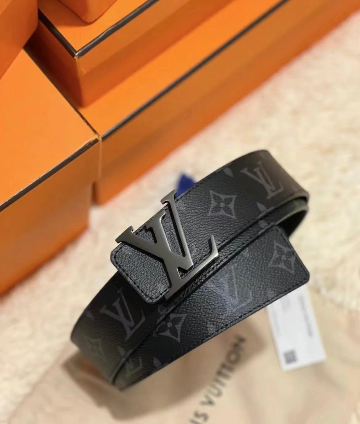 LOUIS VUITTON BELT 100% AUTHENTIC LEATHER M-L SIZE WOMEN\'S MEN\'S BLACK CLASSIC LOUIS VUITTON BELT 100% AUTHENTIC LEATHER M-L SIZE WOMEN\'S MEN\'S BLACK CLASSIC