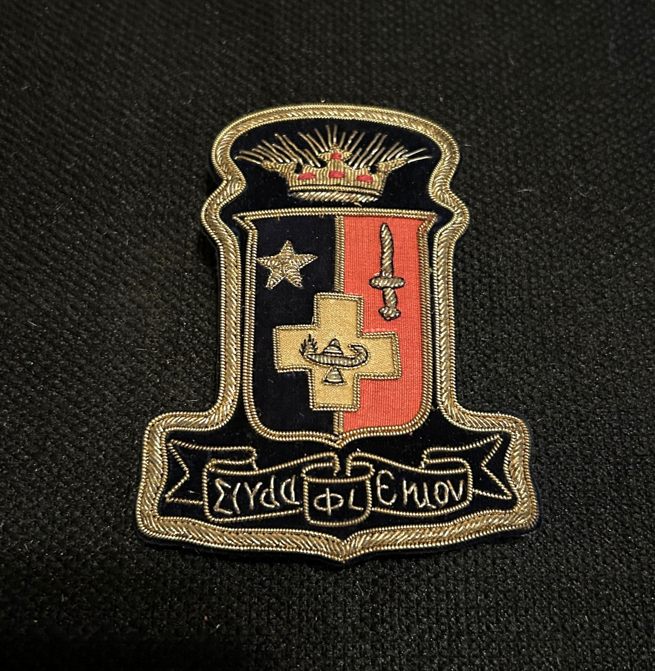 VINTAGE Sigma Phi Epsilon fraternity large crest patch lapel pin, 4\
