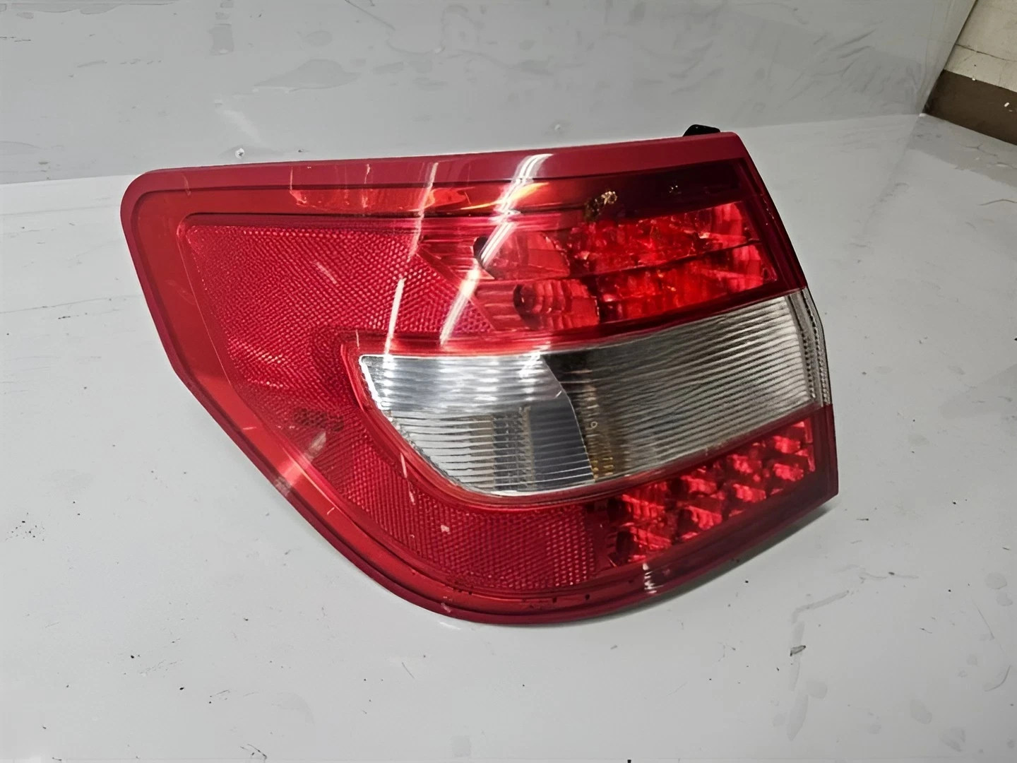 2006-2009 Lincoln MKZ Left Driver Tail Light Quarter Panel Mounted Assembly OEM