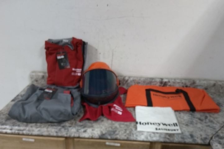 Honeywell Salisbury SK40RG4X-LF Size 4XL Gray/Red Arc Flash Clothing Kit