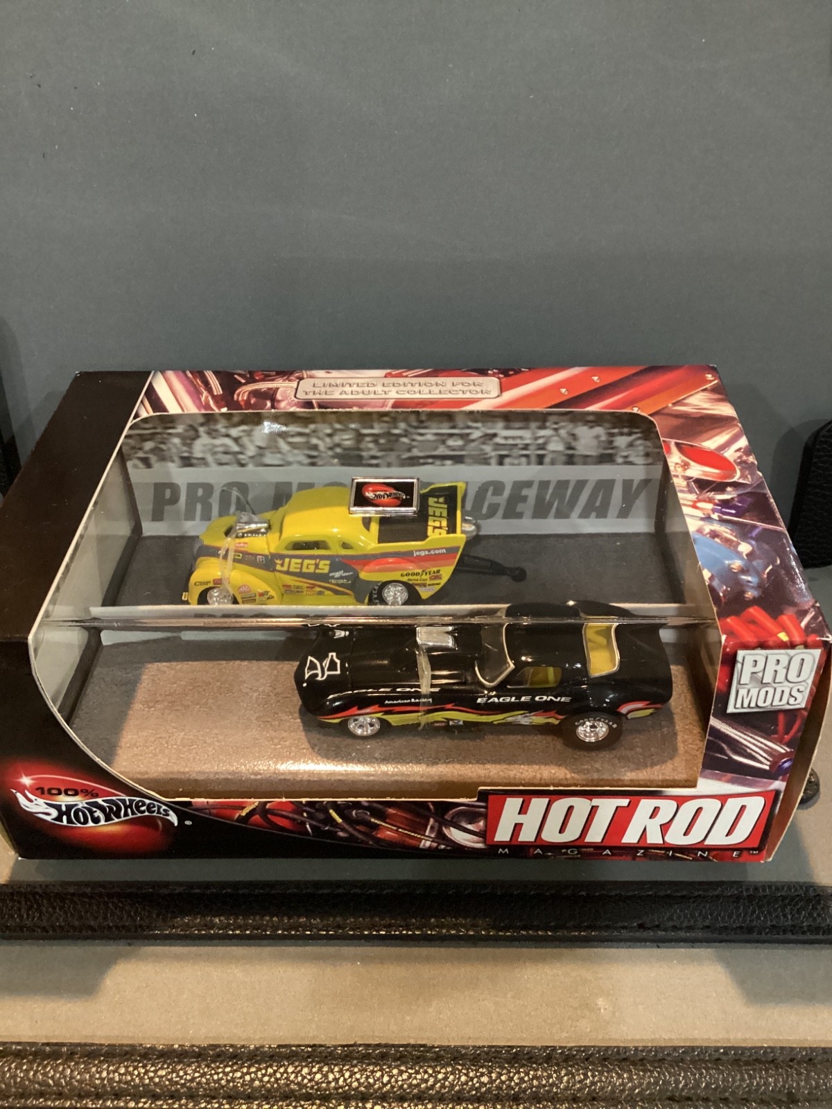 2002 Hot Wheels 100% Hot Rod Magazine Pro Mods '37 Chevy & '67 Corvette 2002 Hot Wheels 100% Hot Rod Magazine Pro Mods '37 Chevy & '67 Corvette