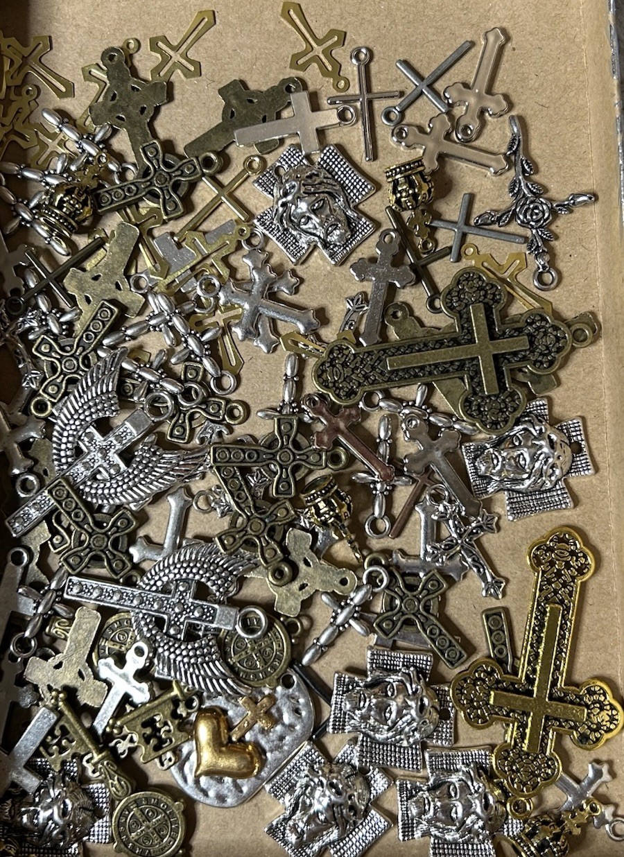 Lot Of Approx 85 Pcs (130g) Assorted Religious Pendant Charms Jesus Crosses Lot Of Approx 85 Pcs (130g) Assorted Religious Pendant Charms Jesus Crosses