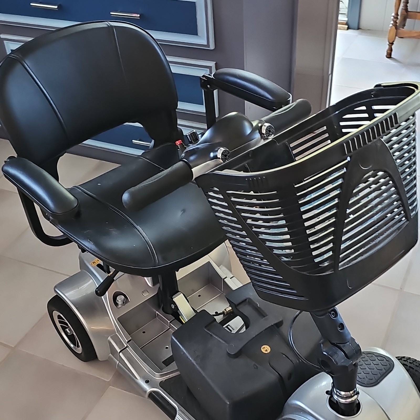 VIVE 4-Wheel Electric Mobility Scooter w/ Basket & Armrests Black/Silver VIVE 4-Wheel Electric Mobility Scooter w/ Basket & Armrests Black/Silver